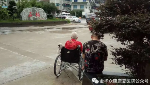 因為你的陪伴，夕陽更加美好